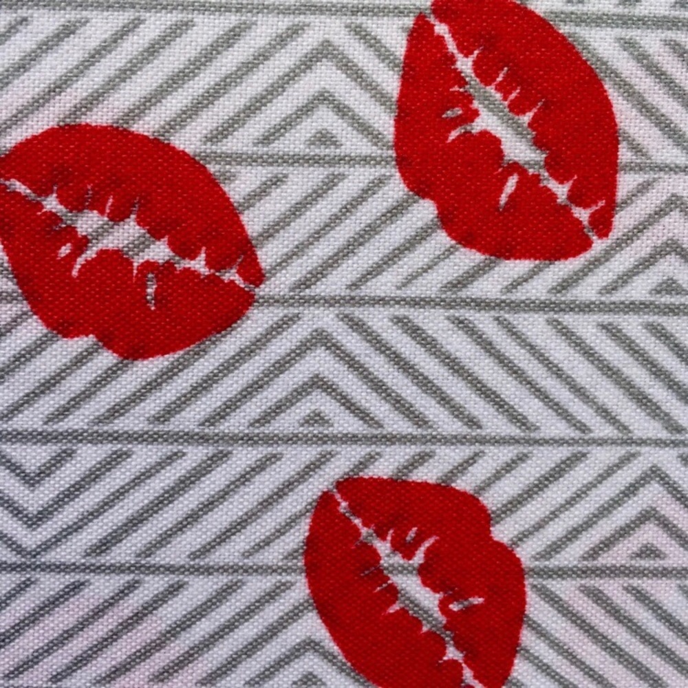 Betsey Johnson Chevron Stripe Kiss Queen Sheet 💋 - Picture 6 of 8